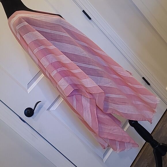 Pink and white cover all for Cocktail Night Out - Picture 3 of 10